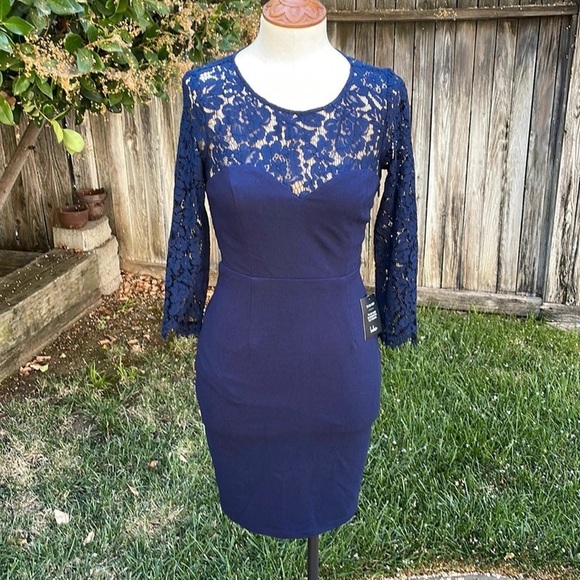 Elegant Navy Lace Dress - Picture 1 of 1